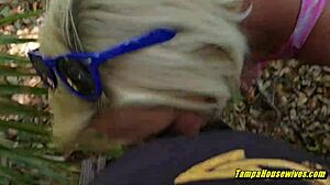 Горячая мастурбация, минет и догги на улице