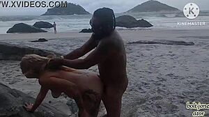 Wow, tattooed Moreno pounds blonde Fada Mel on São Paulo beach!
