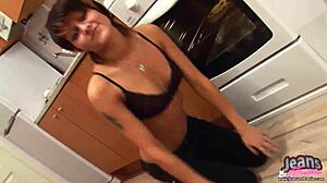 i feel so sexy in these black tight jeans