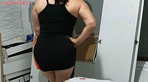 Amadora seduzindo o montador e pagando o servi�o com xerecard