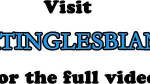 κομψή λεσβία στάζει από δαχτυλάκι και γλείψιμο κοντά