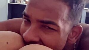 Lelaki putih dipanggil belajar oleh kekasih hitam, duburnya dikongkek