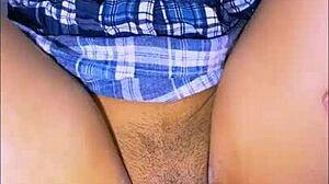 La joven estudiante de intercambio tuvo una aventura con un compa�ero de clase en su apartamento mientras su familia anfitriona estaba fuera de la ciudad