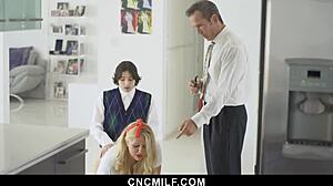 BBW stemor giver efter for stedsøns og mands vilde sexkrav!