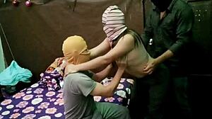 la maldicion del trio casero se apodera del porno latino mi novia invito a su amigo de la universidad a beber unos refrescos y luego terminamos follandos los tres porno real casero