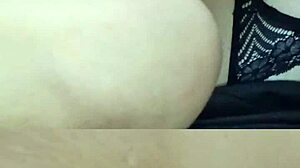 buceta apertada do clit�ris grande e os seios grandes naturais pulando enquanto meto r�pido e forte sexo mission�rio