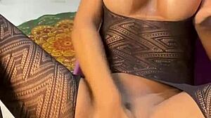 Tattooed hottie cums hard with cumshot 😘