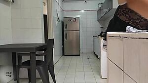 Visto de sirvienta sexi a mi madrastra y me la cojo parte 1