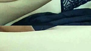 buceta apertada do clit�ris grande e os seios grandes naturais pulando enquanto meto r�pido e forte sexo mission�rio