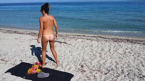 Drone captures babe’s exhibitionism on nudist beach. What a view!