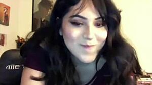 Hot chubby tranny beats her meat and chills