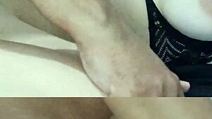 buceta apertada do clit�ris grande e os seios grandes naturais pulando enquanto meto r�pido e forte sexo mission�rio