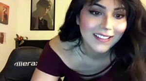 Hot chubby tranny beats her meat and chills