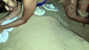 Novinha Vista Na Praia Dando Pra 2 No Pelo