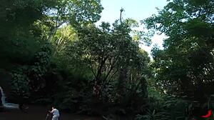 A negra novinha fazendo fotos e vídeos no riacho - bruna black.