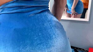 pick up in aquapark leads to quick encounter in locker room