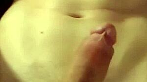 i'm jerkin off for chatroubate as hot twink