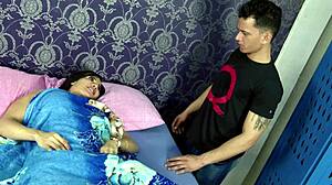 Stemor spionerer på stesønns telefon for å fantasere om naughty ting