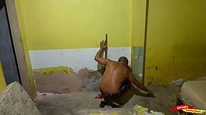 Seduzir O Pedreiro Que Meu Marido Contratou Para Fazer A Obra Aqui De Casa Até Ele Me Comer