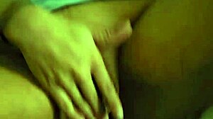 angelgxkuzz shows off her phat wet pussy