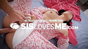 Octavia Red'in İlk Kez: Binme, Misyoner, Köpek Pozisyonu ve Yüzüne Boşalma!