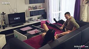 Deutsche Milf Verf�hrt Den Nachbarsjungen Zum Ficken.