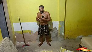 Seduzir O Pedreiro Que Meu Marido Contratou Para Fazer A Obra Aqui De Casa Até Ele Me Comer