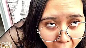 pareja caliente fue atrapada en el balcón frente a los vecinos