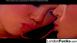 London Keyes ja Capri leikkisää lesboseksiä