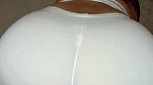 Me Encanta Hacer Ejercicios De Yoga Con Hilo Pequeno Y Mostrar Culo Enorme