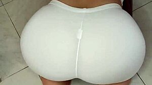 Me Encanta Hacer Ejercicios De Yoga Con Hilo Pequeno Y Mostrar Culo Enorme