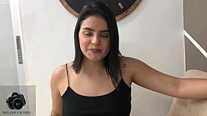 calificándole la polla a mi vecino pov en español 😏