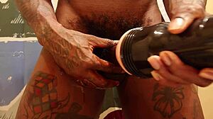 big black cock jerking off solo 😏