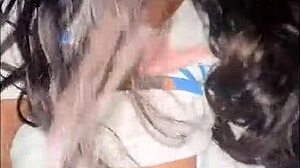 18 a�os hermosa universitaria amateur me paga con cogida