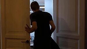 Enteada vendada leva foda profunda do sortudo loiro