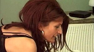 Umazani doktor dela hišne obiske s posebnim supozitorijem. Šokantna MILF akcija!