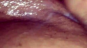 Büyük sulu amına yakın çekimde squirting eklemeleri, vay be!