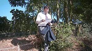 Charlotte Angie seduce in parodia roleplay europea selvaggia con cazzo mostruoso