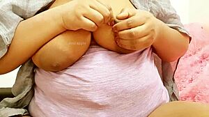 Indian Aunty Shows Sexy Big Boobs