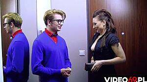 Polskie Filmy Porno - Kasia nagradi poštenega najditelja z grobo cowgirl zapeljevanjem