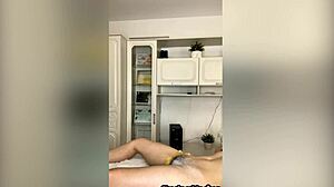 Sugarnadya barberer sin behårede fisse første gang