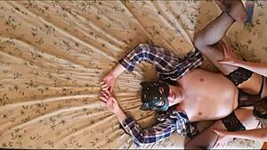 Anastasia pegger sissy fyre hårdt! 😈