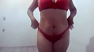 This hot mature latina is dancing so sexily! 💃