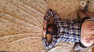 Anastasia sissyleri strap-on'la sert sikiyor! 😈