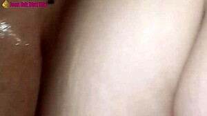 बड़े टिट्स वाली मिल्फ दूध निकालती हुई यंग 18+ लड़के को बेयरबैक चोद रही है