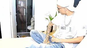 Quarto Compartilhado O Dotado Flagrou O Novinho Manjando Sua Rola