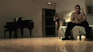 Alexandra Fait Une Danse De Coq Pour Son Anniversaire Merci