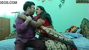 देसी गांव की पत्नी भारतीय रैंच पर पति द्वारा रफ ऐनल पाउंडिंग लेती है