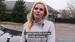 Public agent MILF Black Canary sa kurví za peniaze na prácu