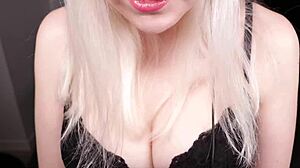 Русская красотка шепчет пошлые желания в парном соло POV